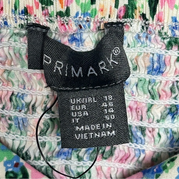 Floral Smocked Puff Sleeve crop top - Picture 7 of 11